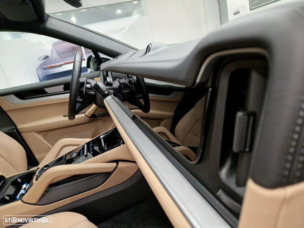 Porsche Cayenne Coupé E-Hybrid - 32