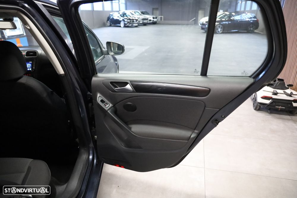 VW Golf 2.0 TDi Confortline - 14