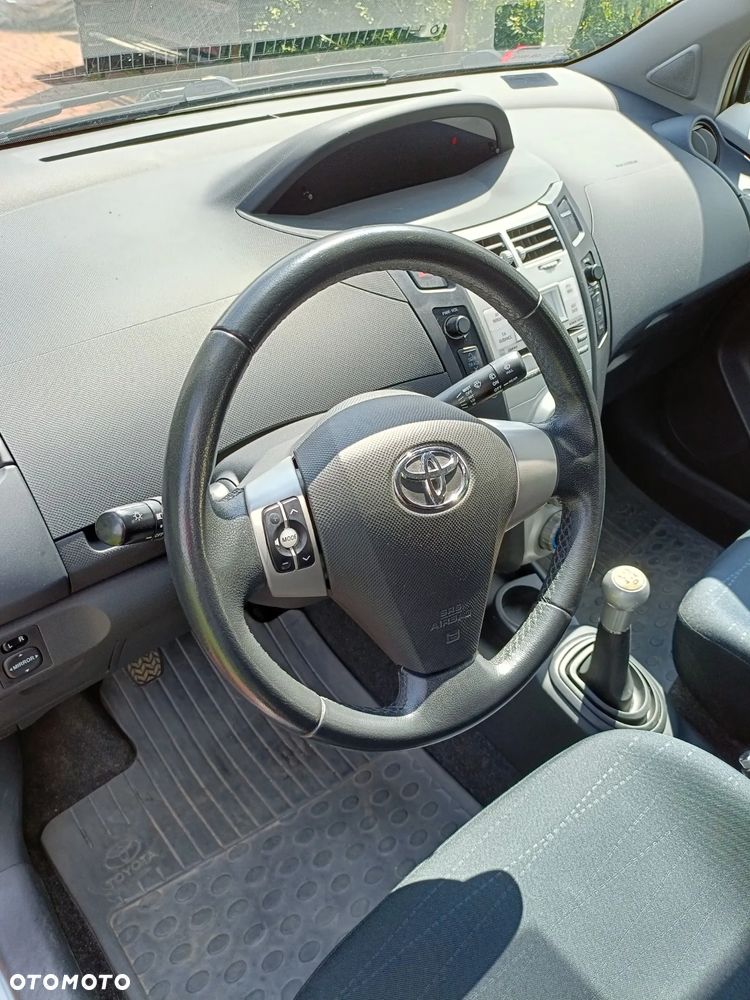 Toyota Yaris - 7