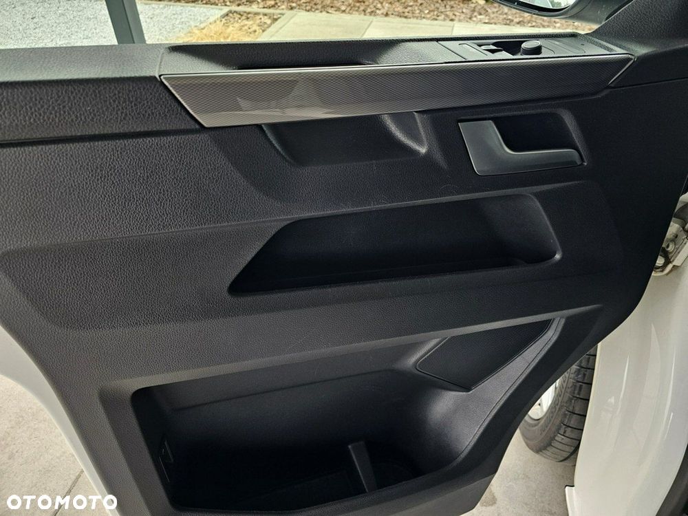 Volkswagen Multivan - 13