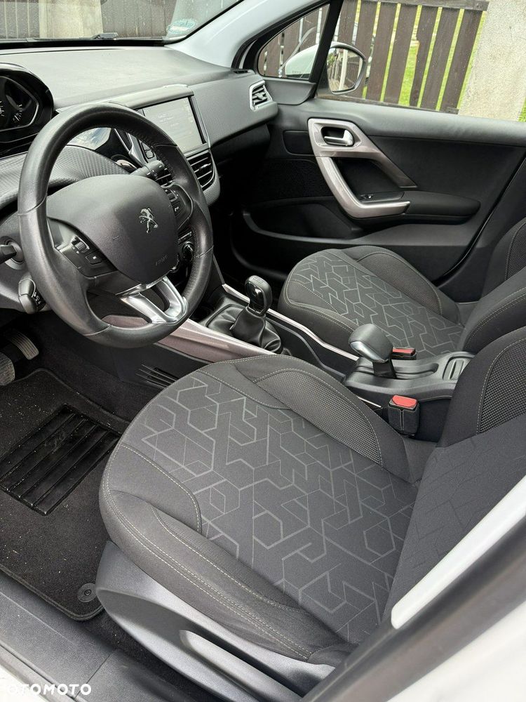 Peugeot 2008 - 8