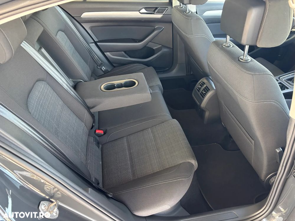 Volkswagen Passat 2.0 TDI Comfortline - 36