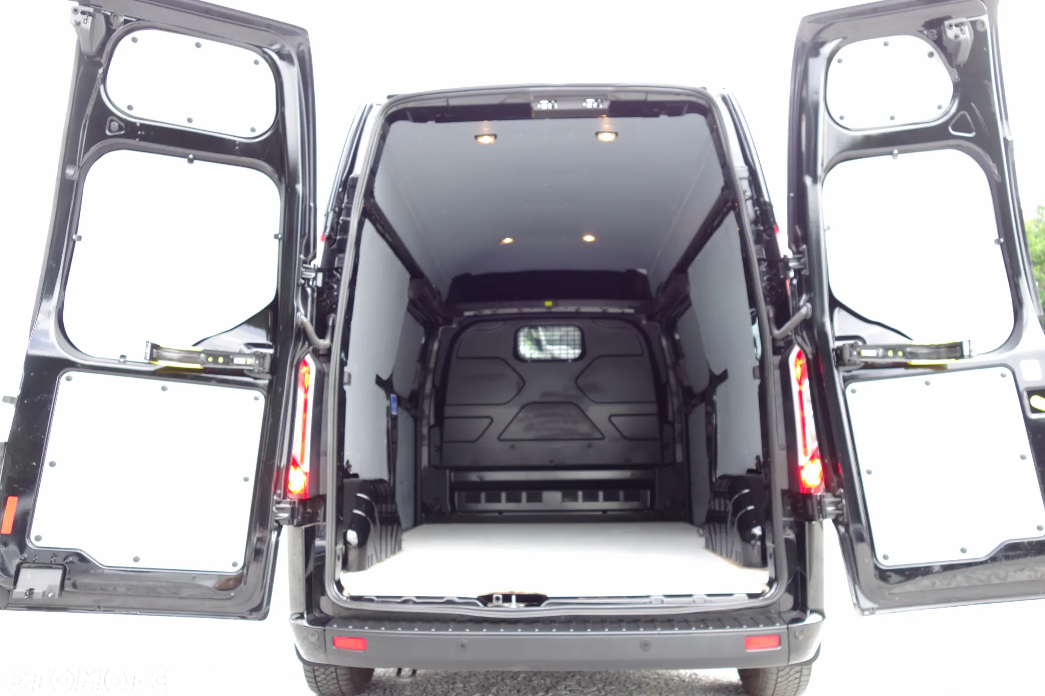 Ford Transit Custom Automat 2.0 Ecoblue 130 KM L2H2 Klima Webasto 2 x Drzwi Boczne - 8