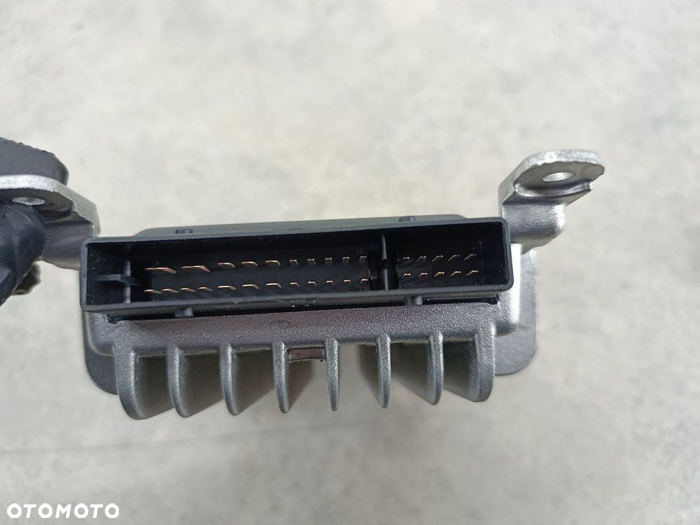 WZMACNIACZ SUBWOFERA  ALFA ROMEO GT II 00606833250 BOSE - 5