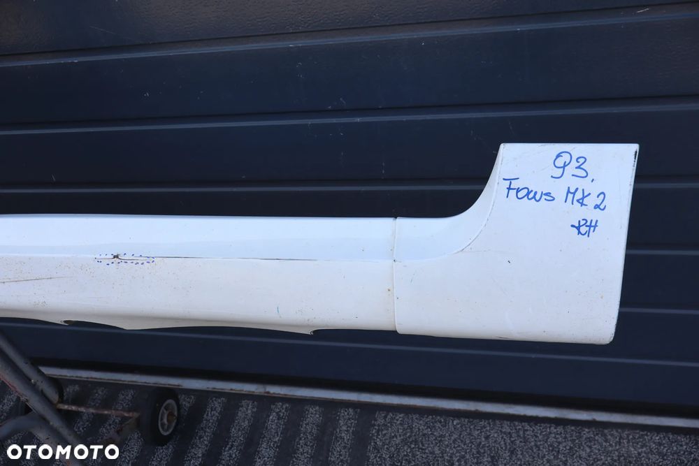 LISTWA NAKŁADKA PROGOWA PRÓG PRAWA FORD FOCUS MK2 II ST 3D 4M5J-B10154-ACW 2008 - 9