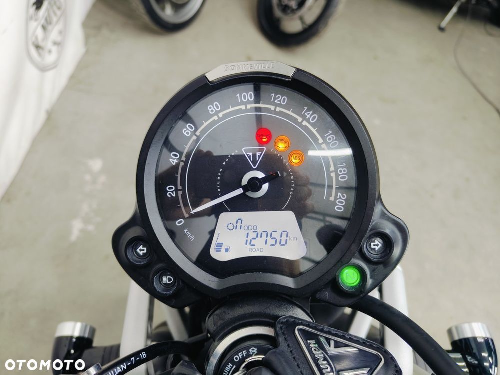 Triumph Street Scrambler - 18