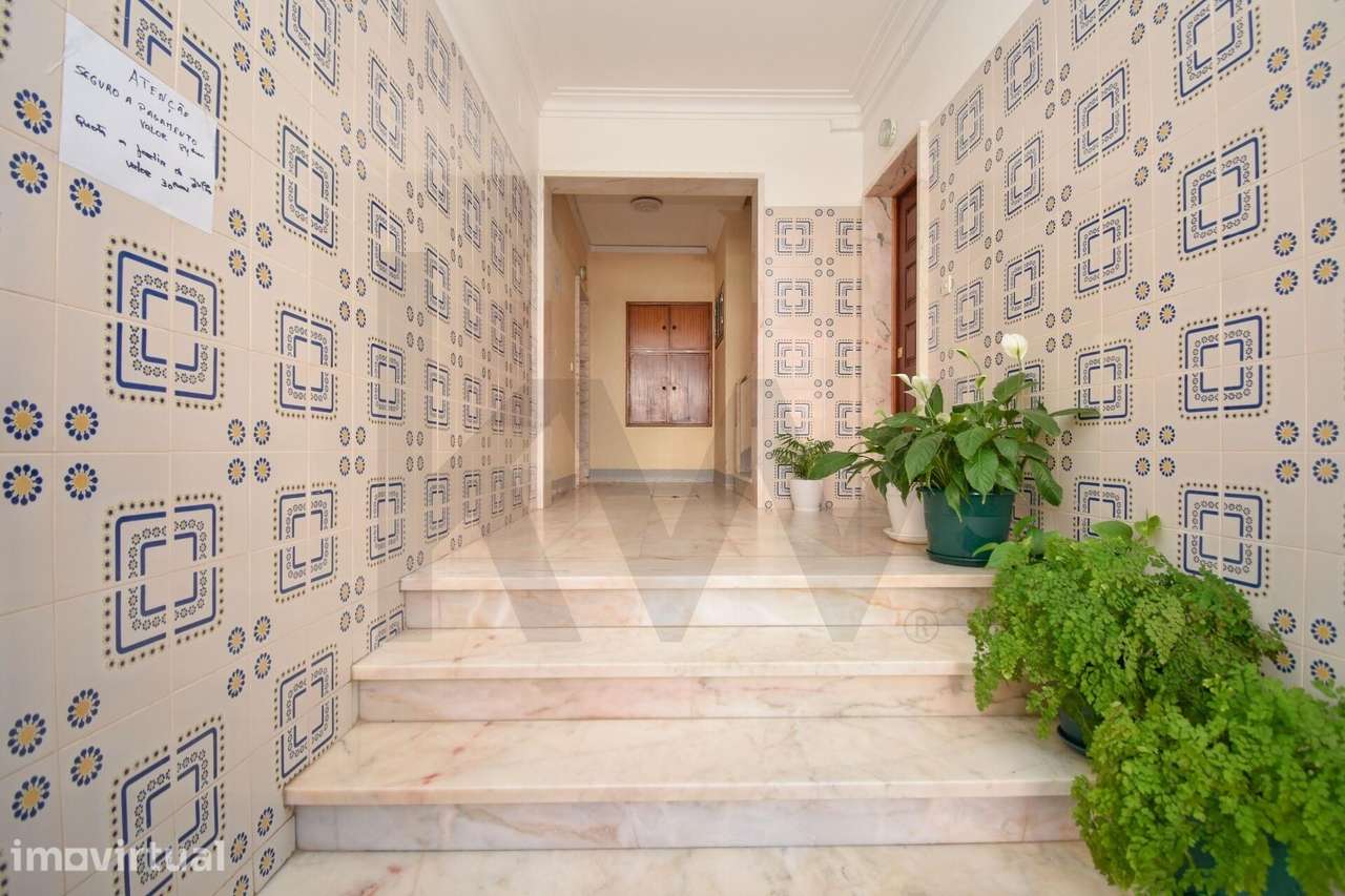 T3 Renovado com Suite, Duas Varandas, Vista Desafogada e Arrecadação | - Grande imagem: 2/24