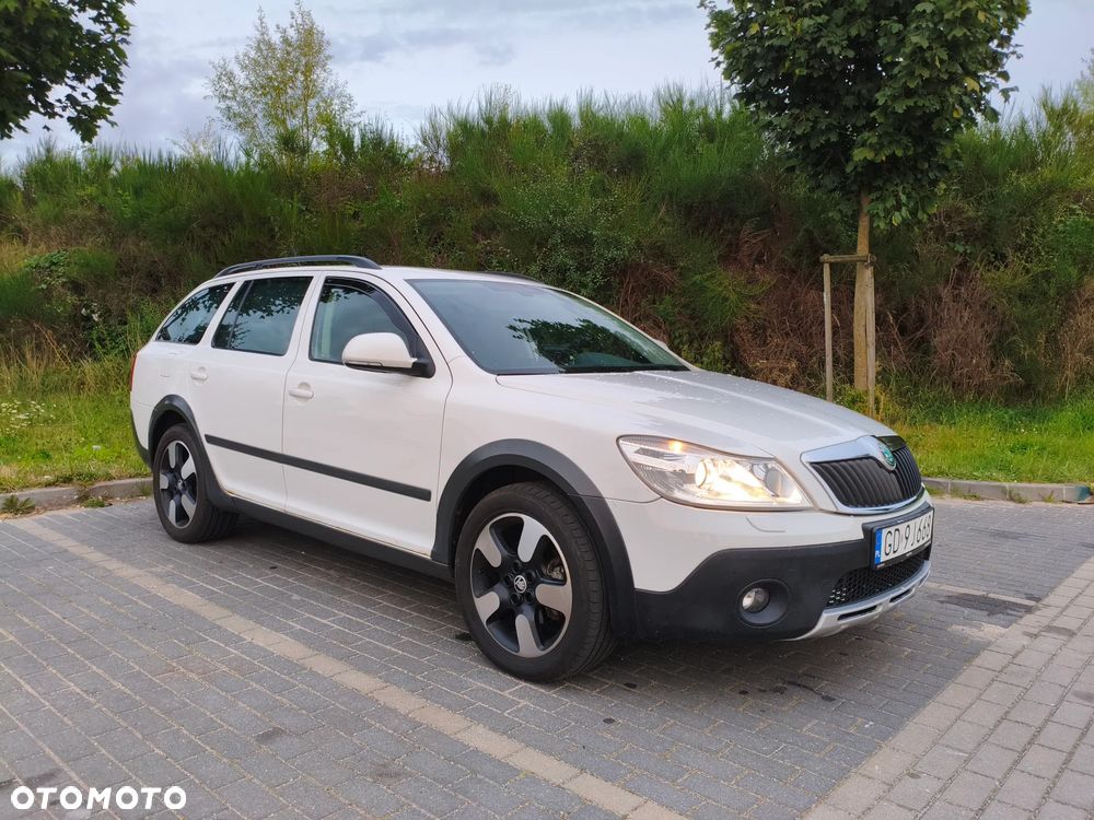 Skoda Octavia Scout 2.0 TDI DPF DSG - 2
