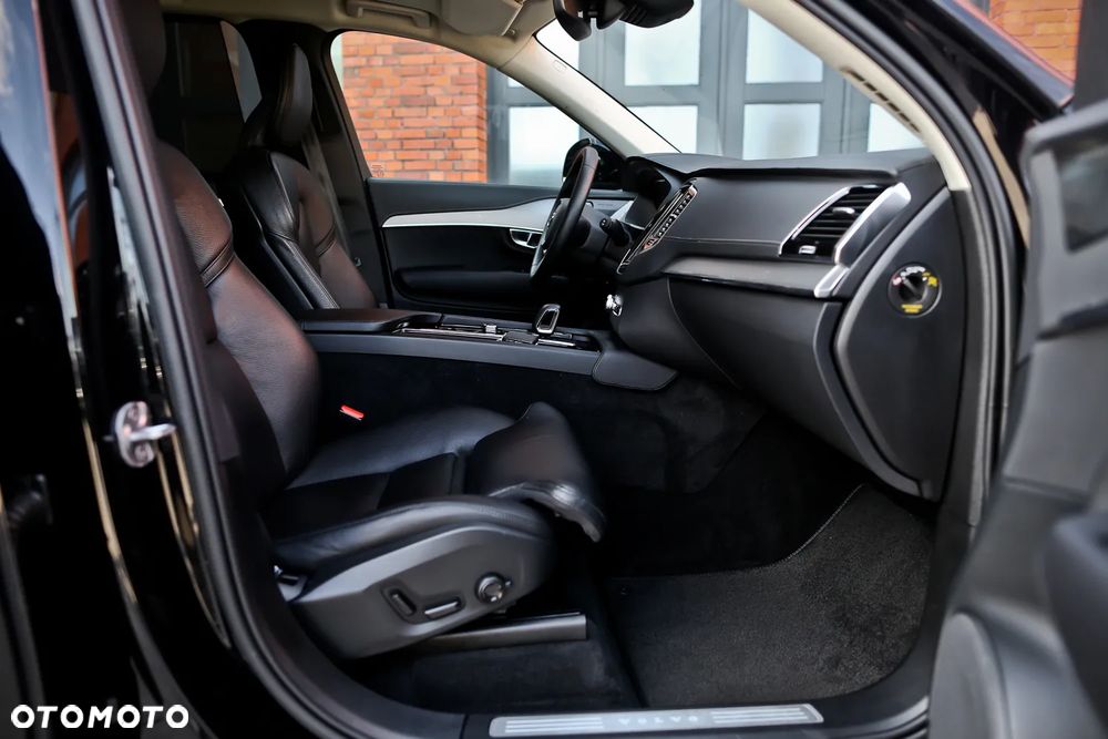 Volvo XC 90 B5 D AWD R-Design 7os - 29