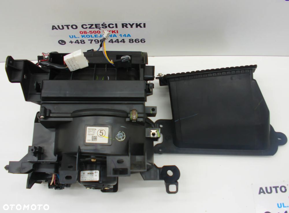 Toyota Corolla Verso  2 wentylator nagrzewnicy obudowa - 1