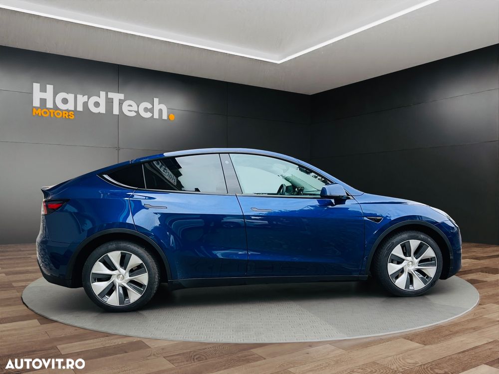 Tesla Model Y - 10
