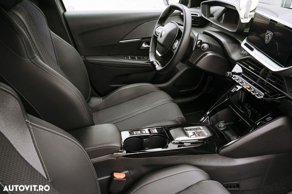 Peugeot 208 - 15