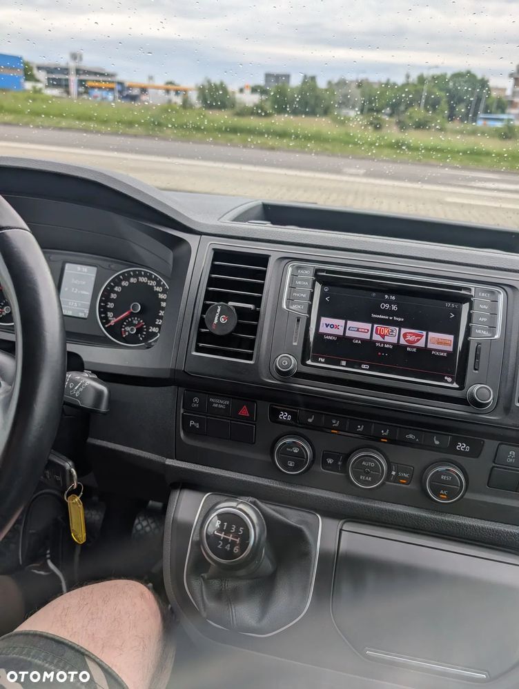 Volkswagen Multivan - 10