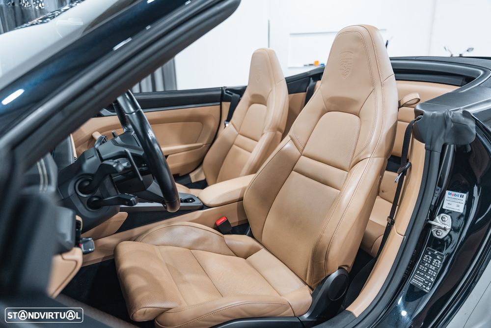 Porsche 911 (992) - 24