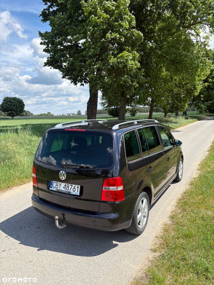 Volkswagen Touran - 4