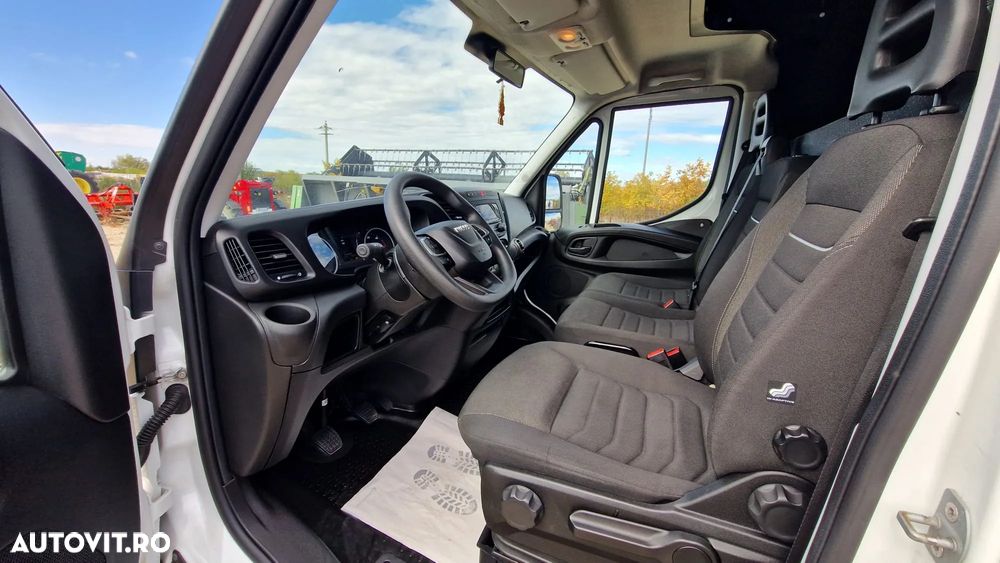 Iveco DAILY 35S18 3.0D 175CP  PLATFORMA TRANSPORT AUTO , CABINA DE DORMIT - 29