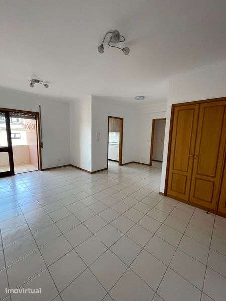 Arrendamento do apartamento T1 na Rua 4 Caminhos - Grande imagem: 2/11