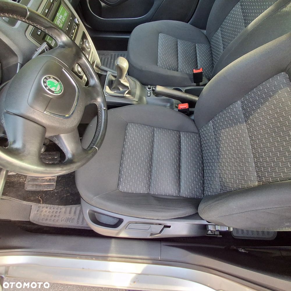Skoda Octavia 1.6 Ambiente - 10