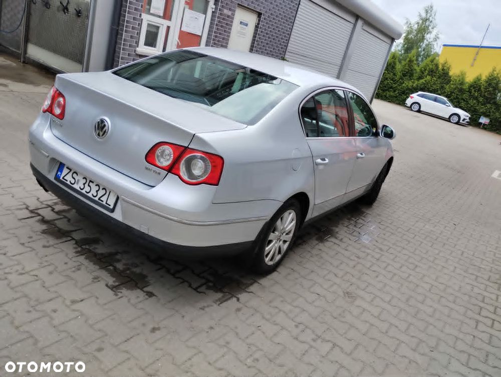 Volkswagen Passat 2.0 TDI DPF Sportline - 11