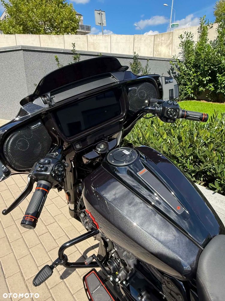 Harley-Davidson CVO Street Glide - 14