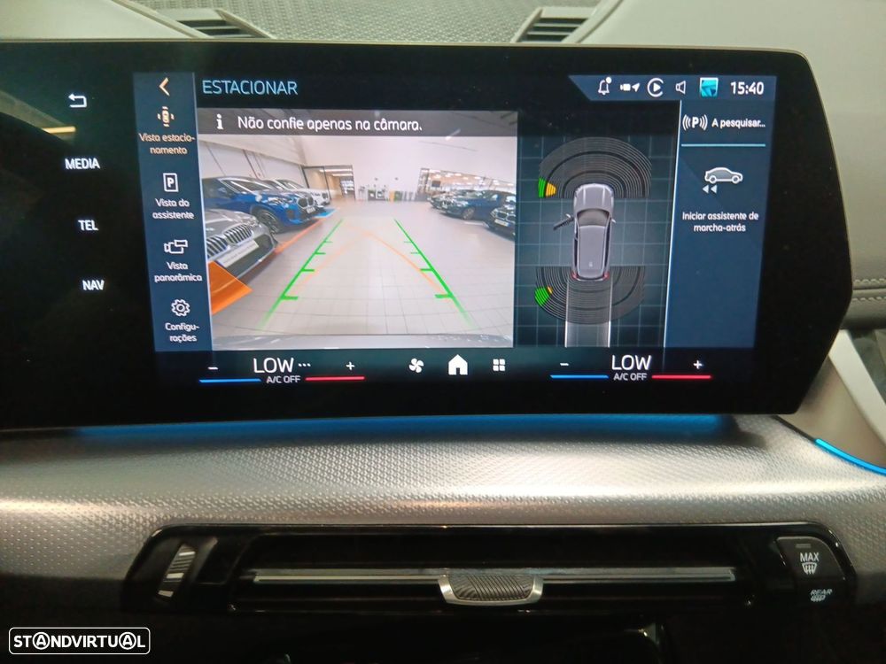 BMW iX1 eDrive20 Pack Desportivo M - 17