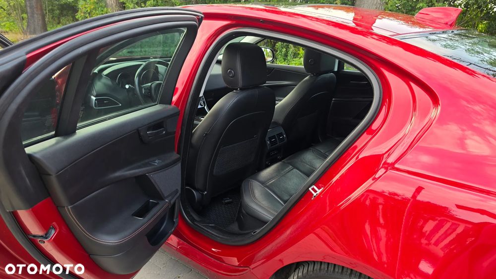 Jaguar XE - 11