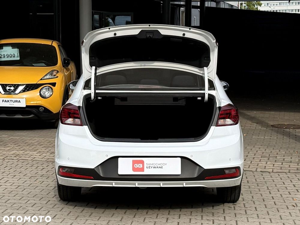 Hyundai Elantra 1.6 Classic Plus - 9
