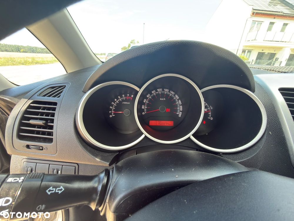 Kia Venga - 8