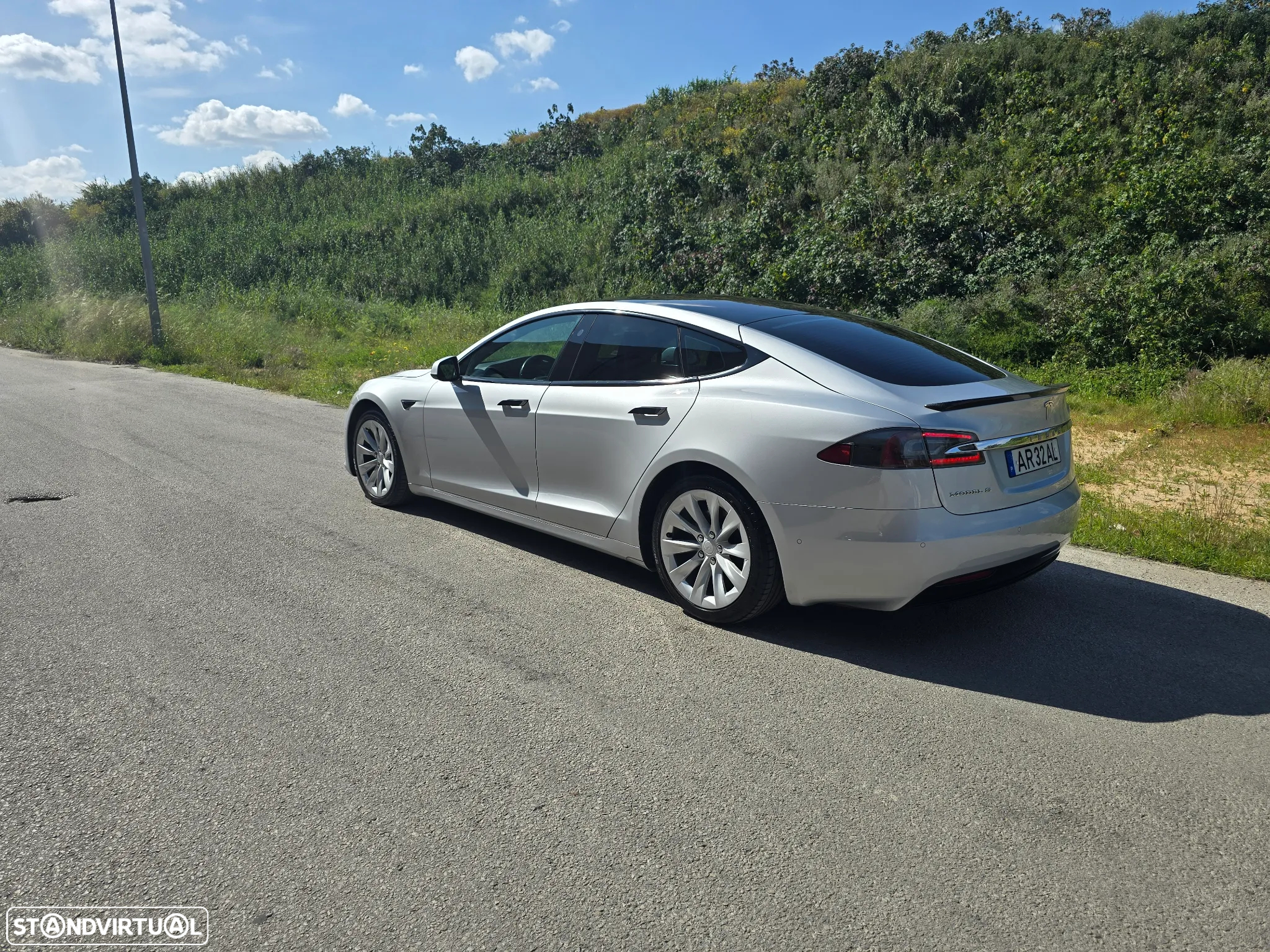 Tesla Model S - 5