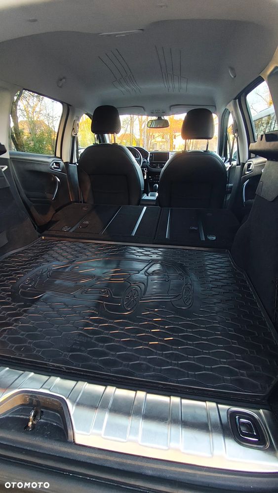 Peugeot 2008 1.6 e-HDi Allure S&S - 17