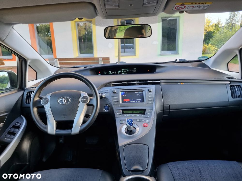 Toyota Prius (Hybrid) Life - 6