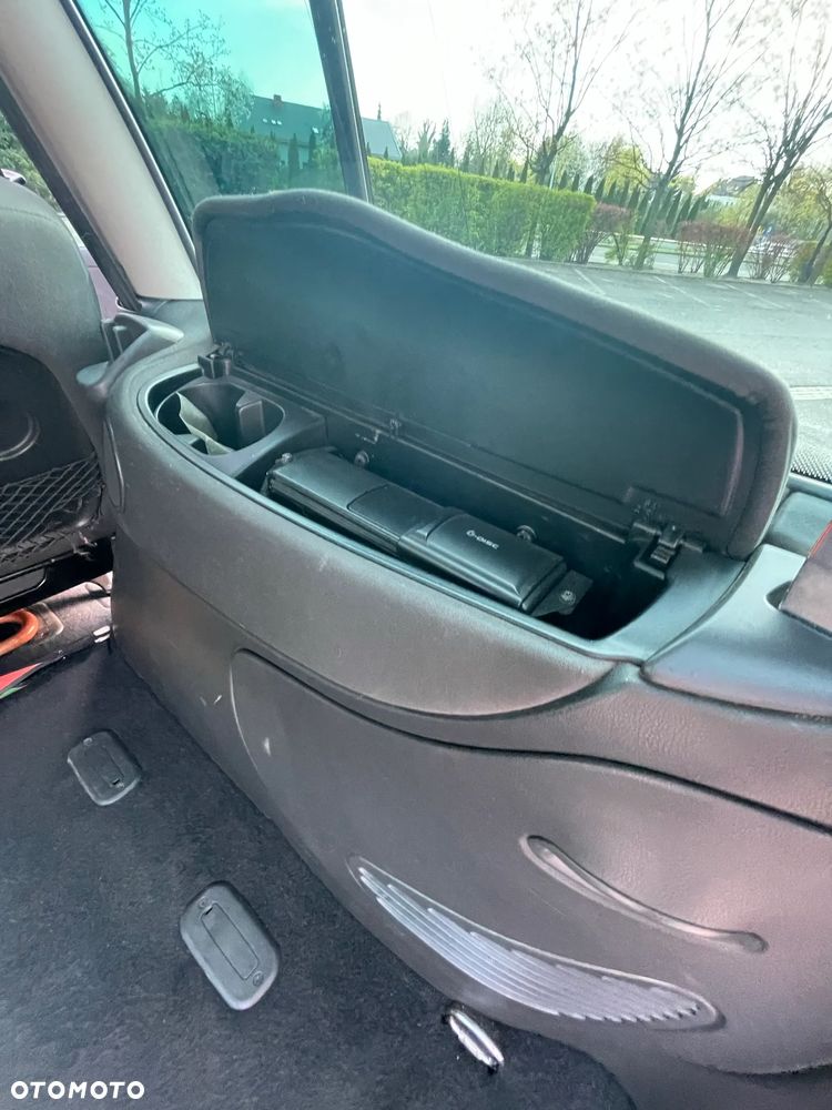 Volkswagen Sharan 1.9 TDI Comfortline Tiptr - 23