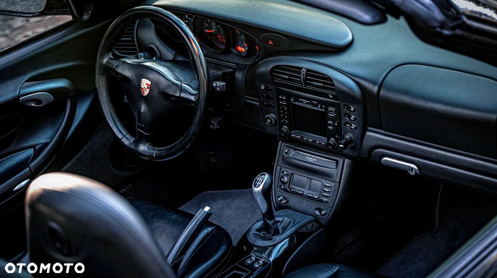 Porsche 911 Carrera 4 - 10