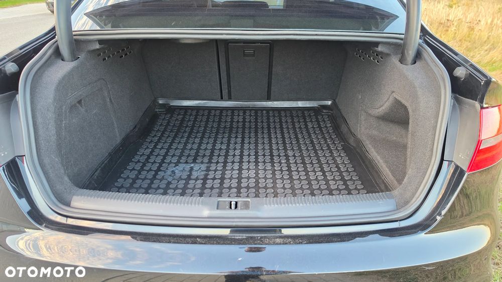 Audi A4 Limousine - 10