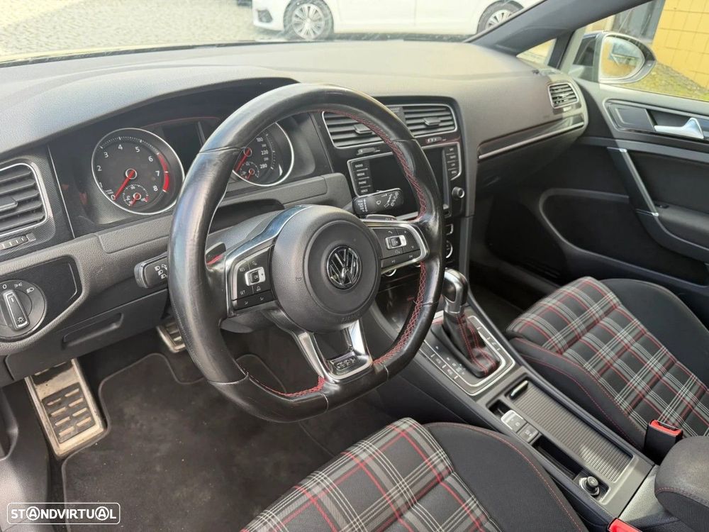 VW Golf 2.0 TSi GTi DSG - 13