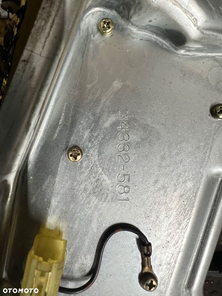 Silniczek wycieraczek tylny Suzuki grand Vitara 2003r - 2