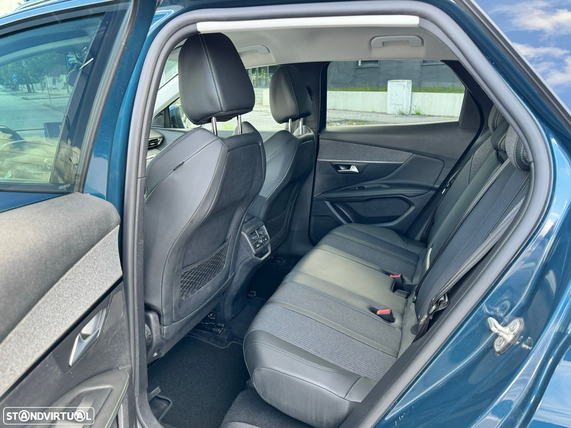 Peugeot 3008 1.5 BlueHDi Allure Pack EAT8 - 4