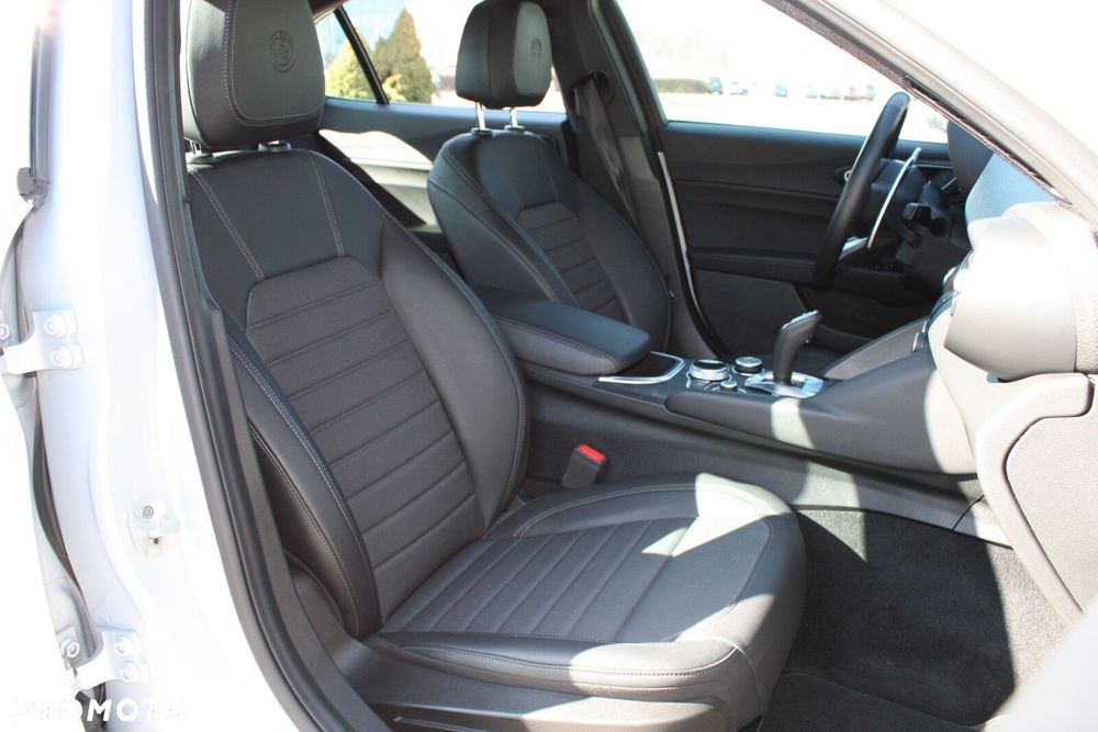 Alfa Romeo Giulia - 20