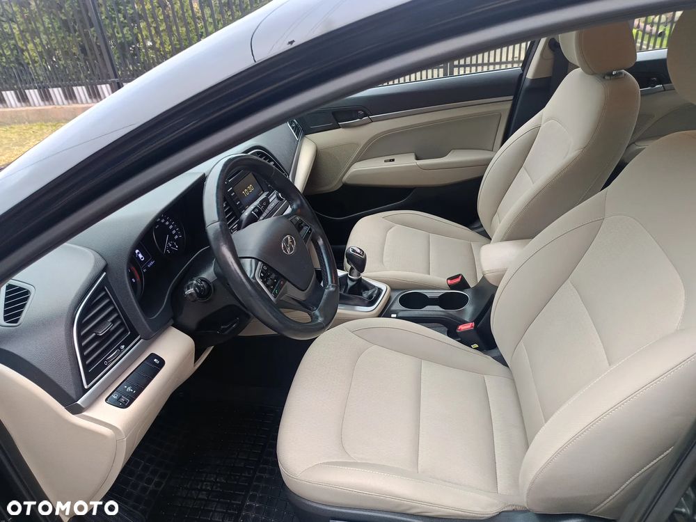 Hyundai Elantra - 9