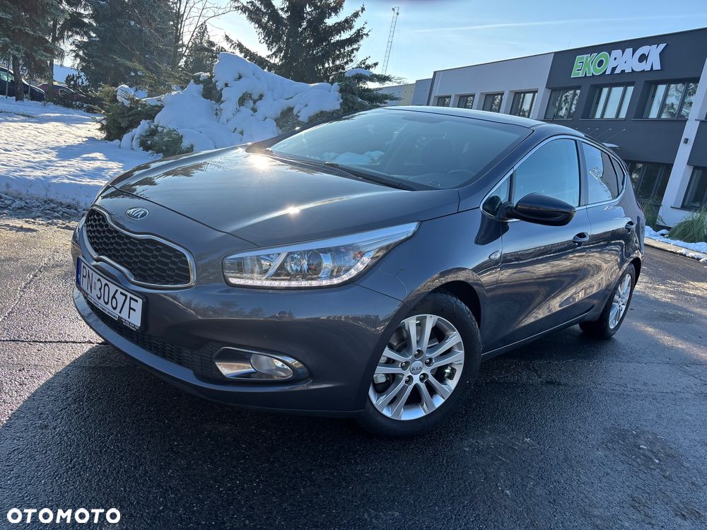 Kia Ceed 1.6 CRDi 128 Dream Team Edition - 2