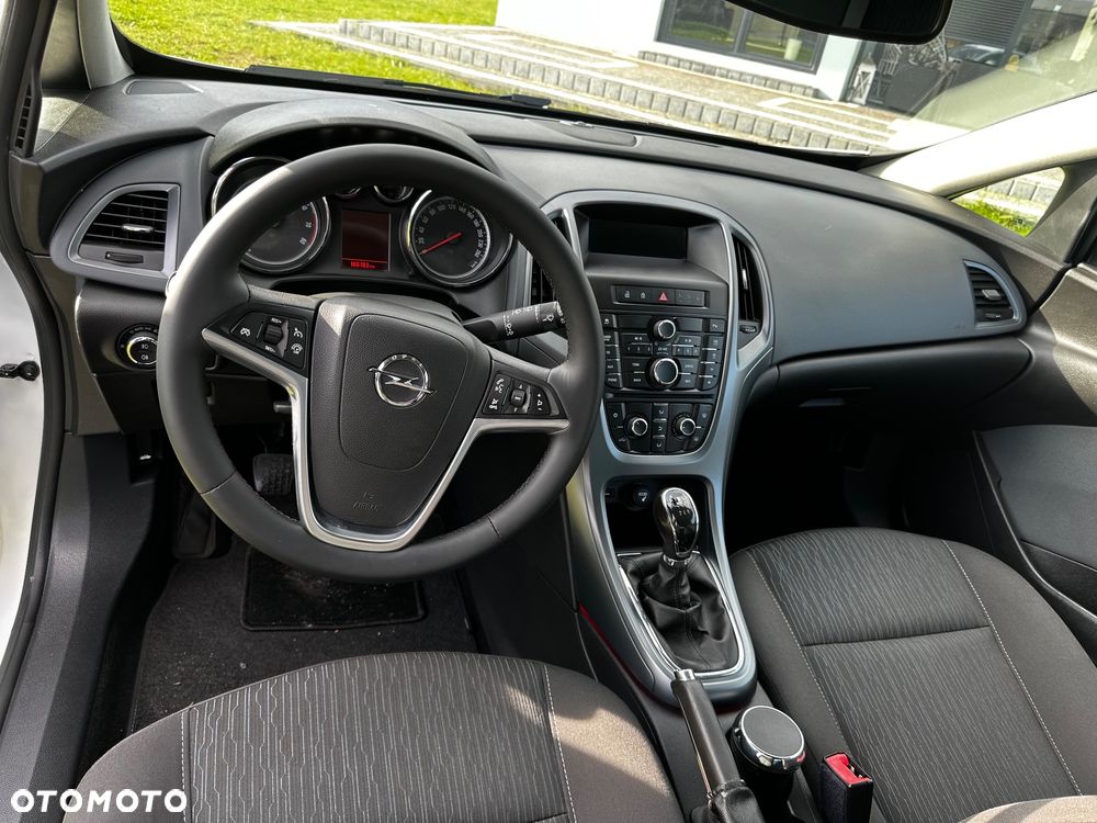 Opel Astra IV GTC 1.6 T Active - 12