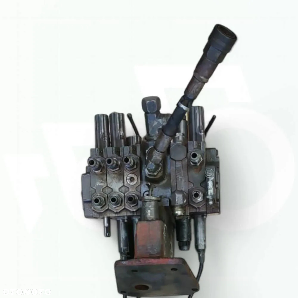 Rozdzielacz hydrauliczny 3796107M1 Massey Ferguson 8240 - 4