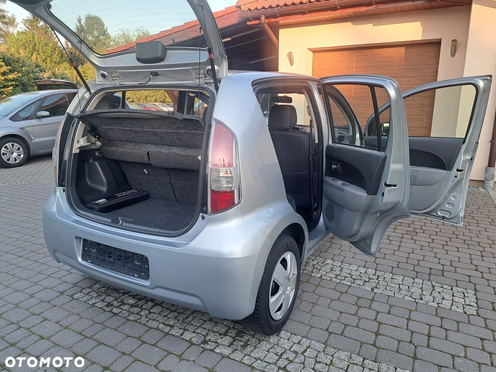 Daihatsu Sirion 1.0 - 13