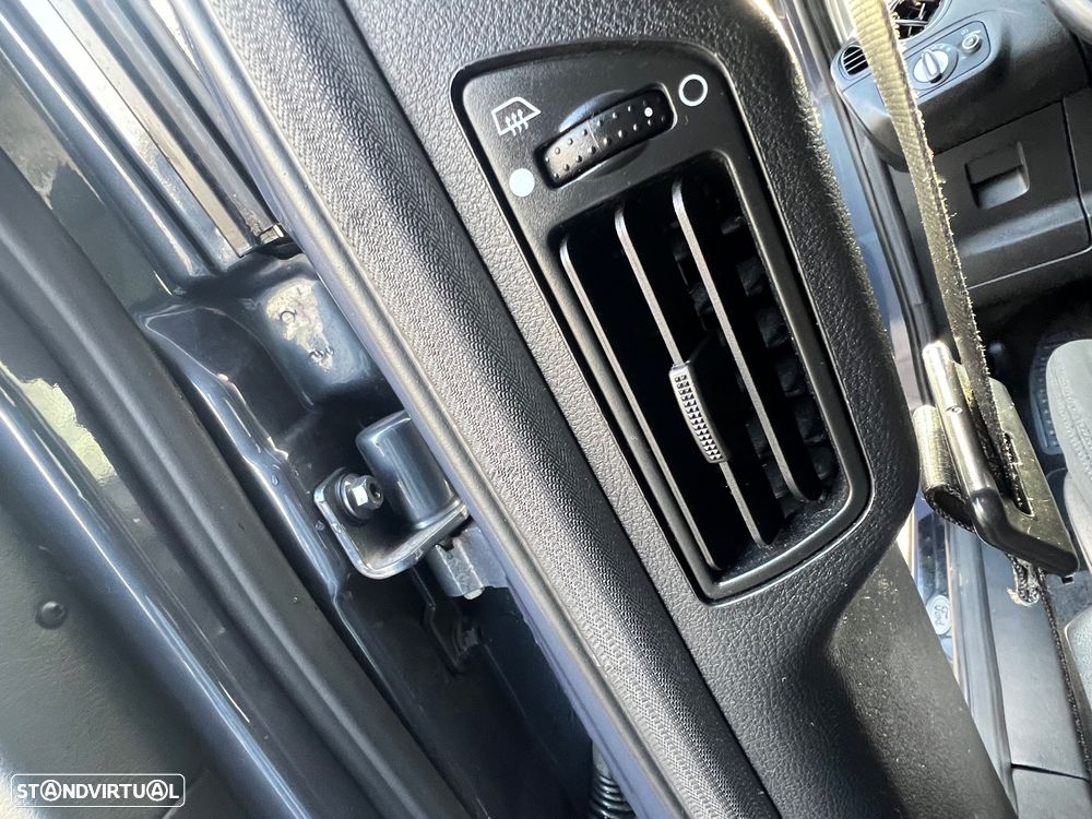 Ford S-Max 2.0 TDCi Titanium 7L - 37