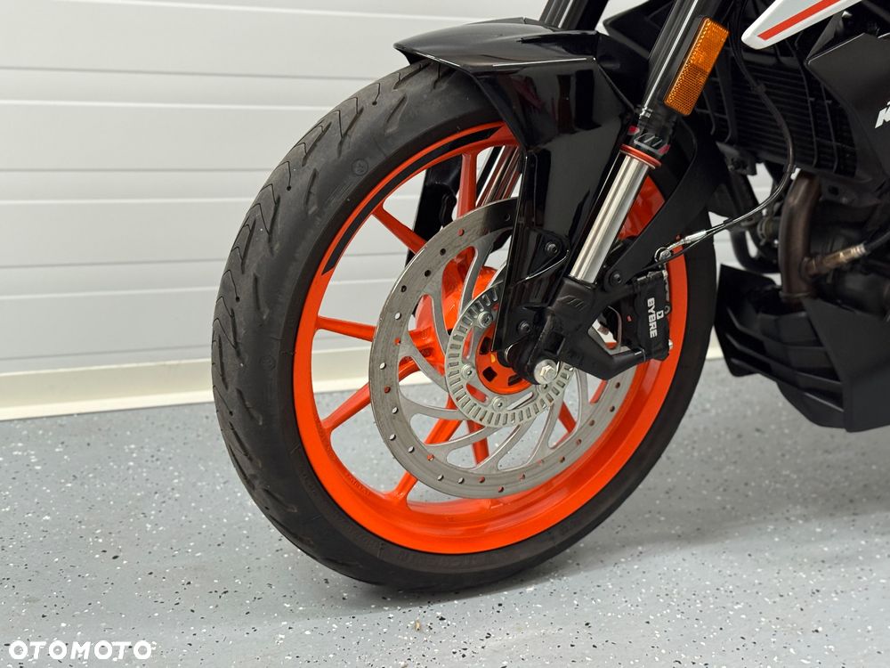 KTM Duke - 18