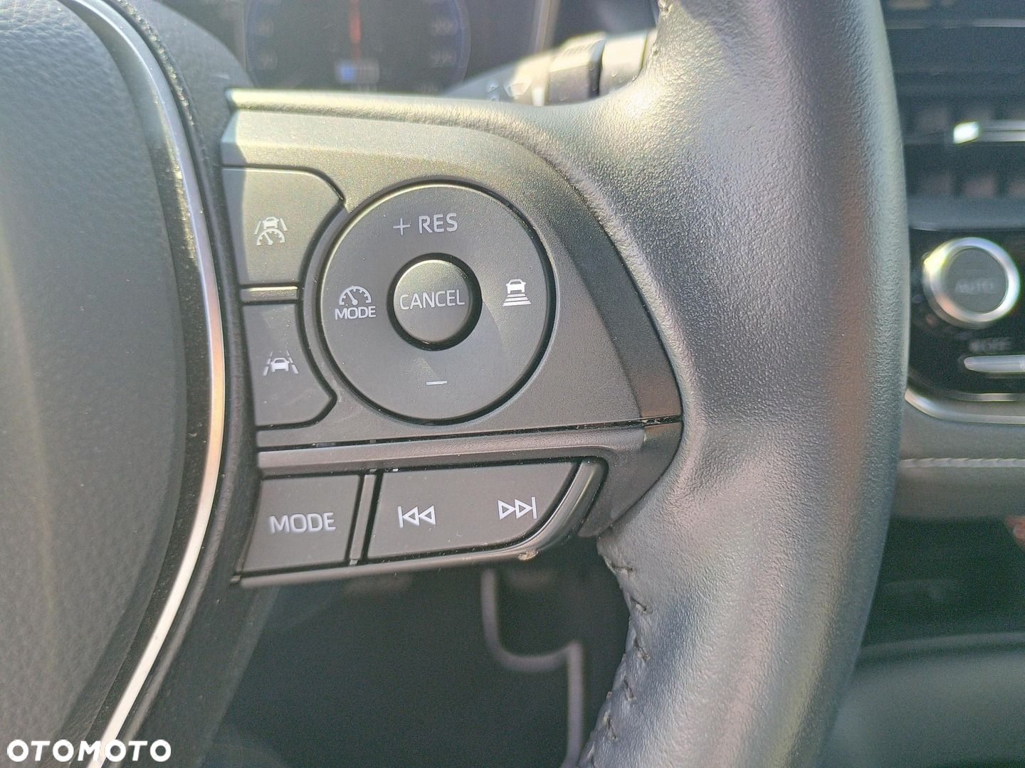Toyota Corolla 1.8 Hybrid Comfort - 22