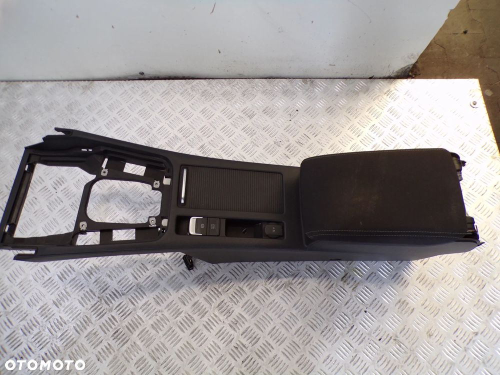 TUNEL ŚRODKOWY VOLKSWAGEN PASSAT B8 - 1