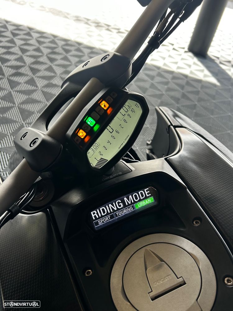 Ducati Diavel Carbon - 14