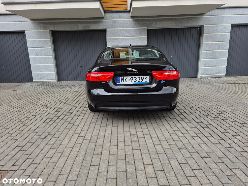 Jaguar XE 2.0 D Pure - 6