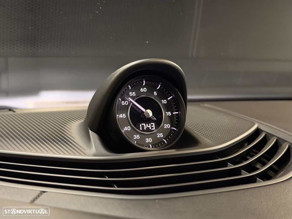 Porsche Taycan Turbo S - 8